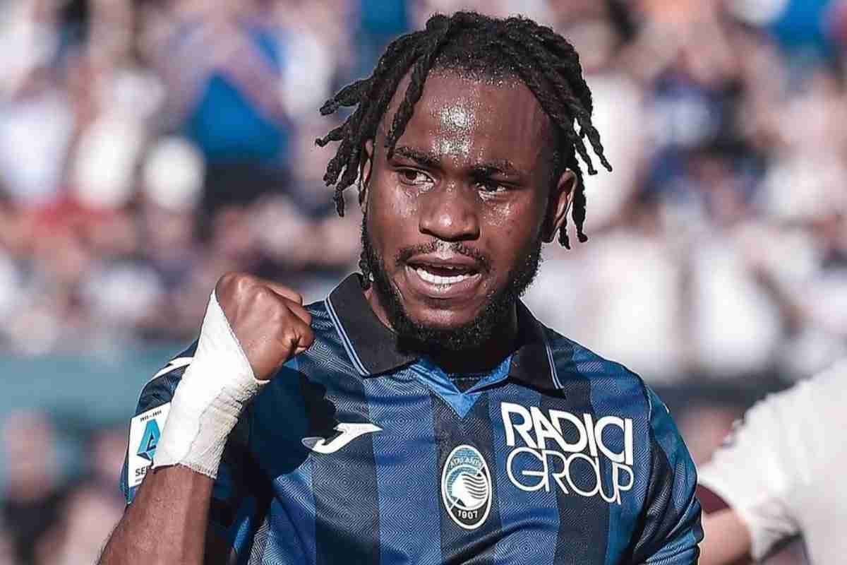 Ademola Lookman in primo piano