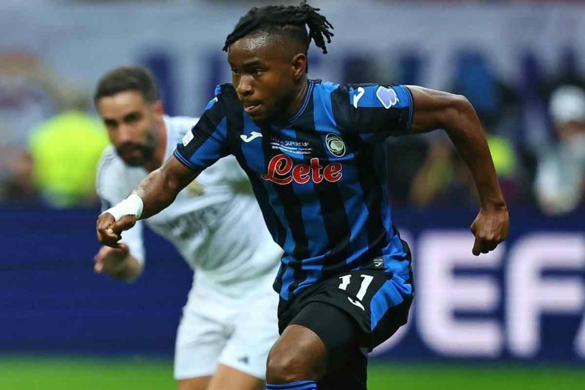 Ademola Lookman in campo con l'Atalanta