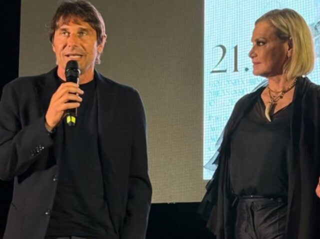 Società Napoli critica