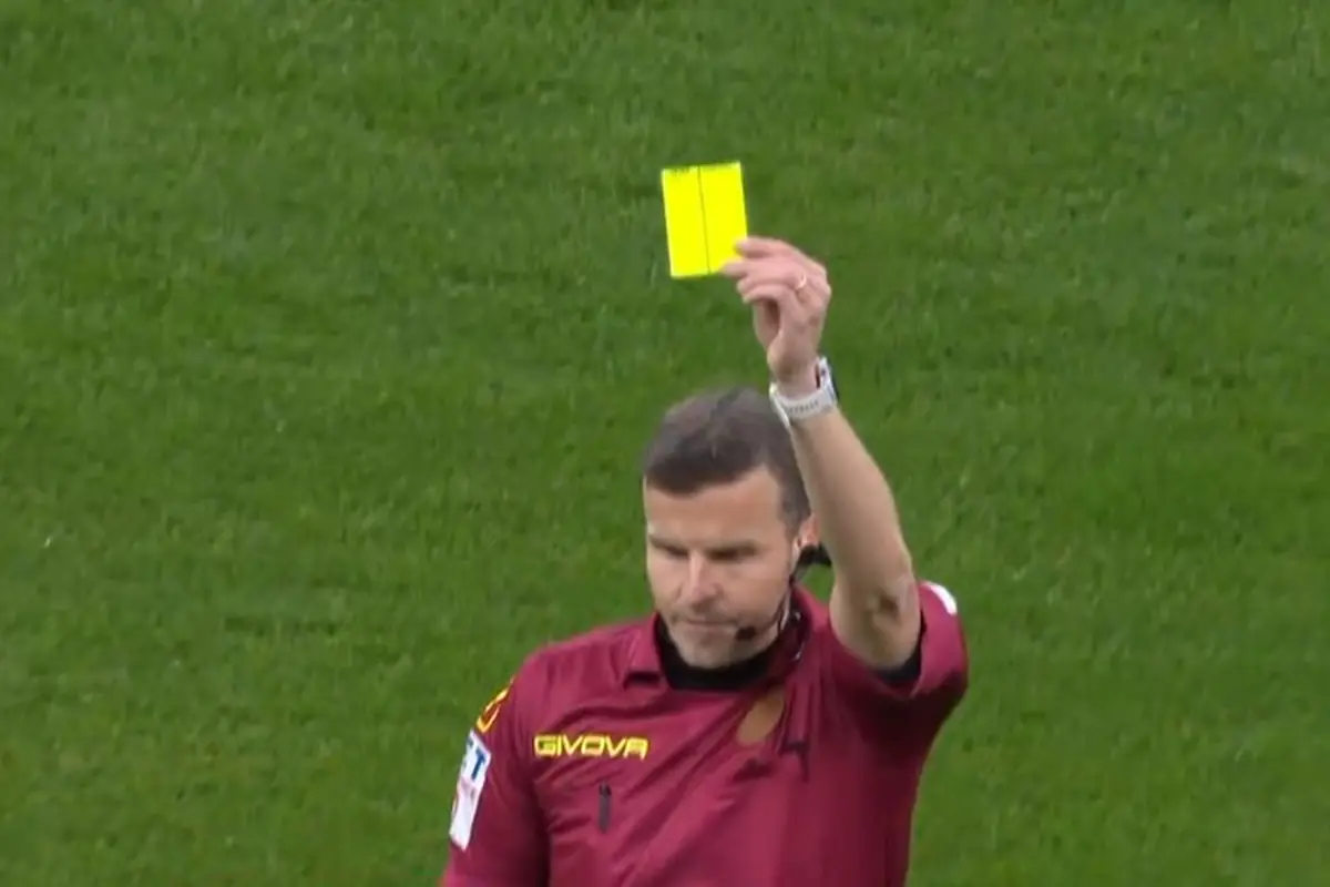 La Penna ammonizione Kalulu Barella